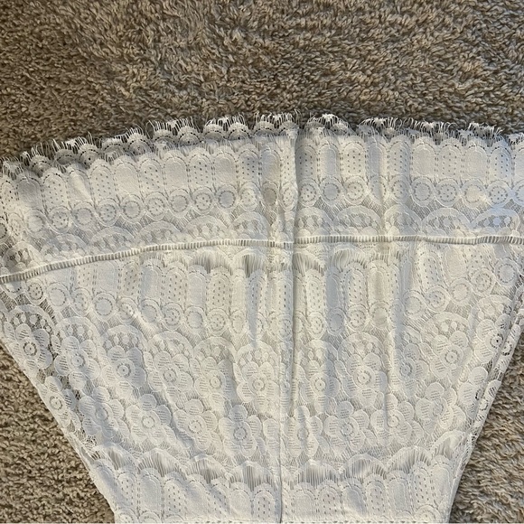 MOONRIVER DRESS SIZE JUNIOR LARGE BEAUTIFUL LACE NWT - Picture 12 of 16